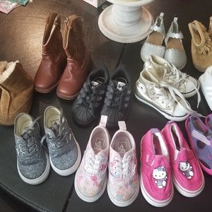 Toddler lot sizes 6 to 7 Van's, Adidas, ugg, conve